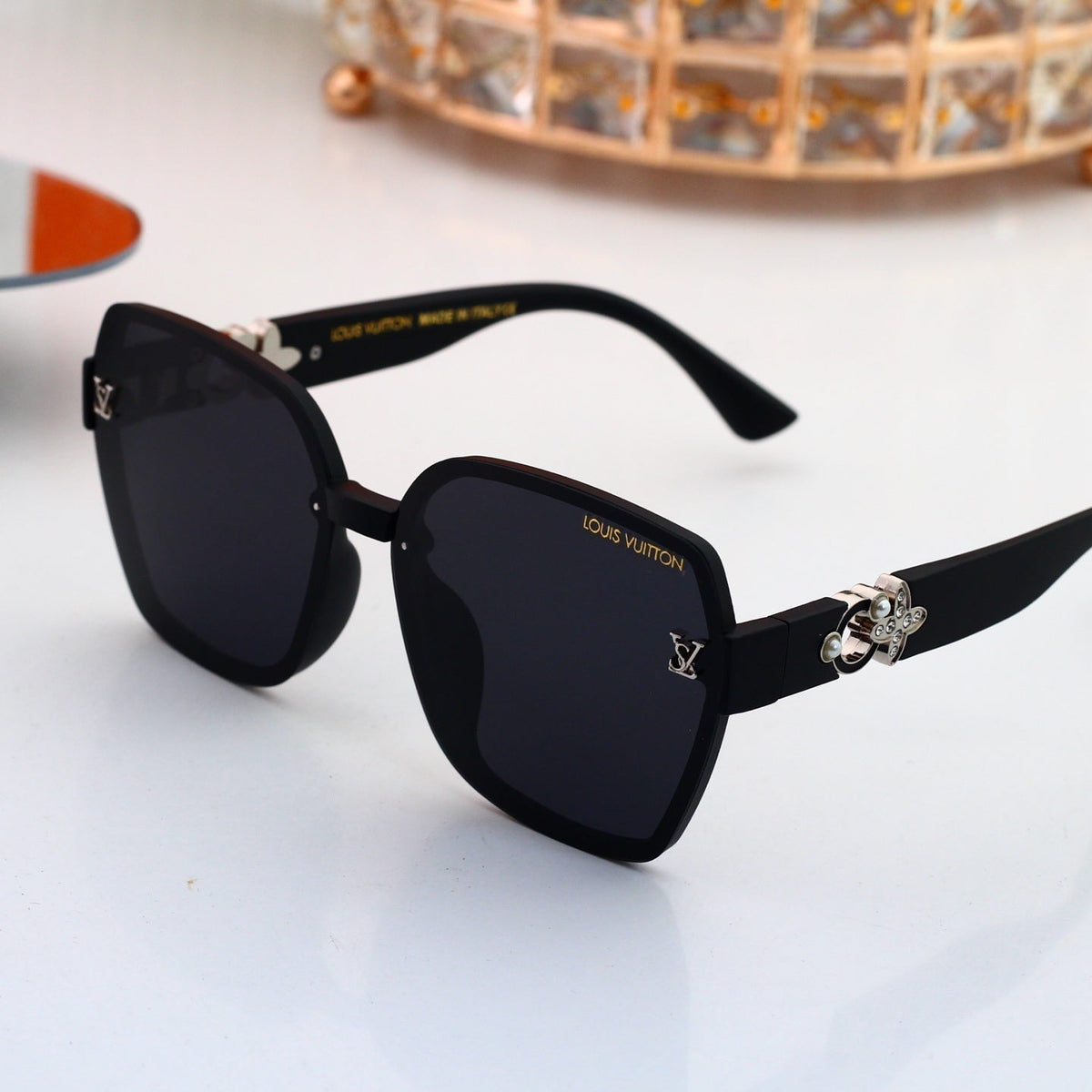 Louis vuitton Oversized Sunglasses with Diamond Flower 0915 Butterfly